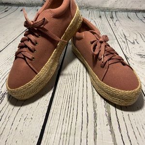 NEW Qupid Raymond Mauve Lace Up Sneaker